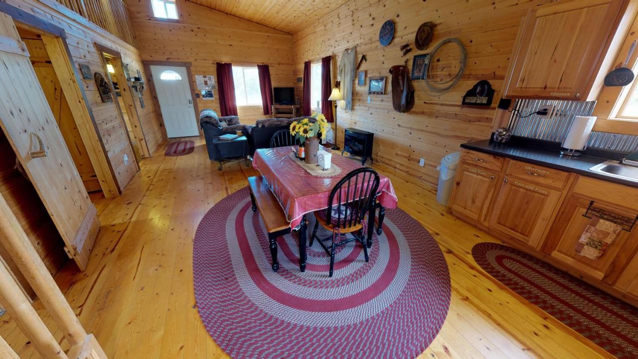Holiday home Ranch Mountain Cabin, Stunning! Campfire, Hiking