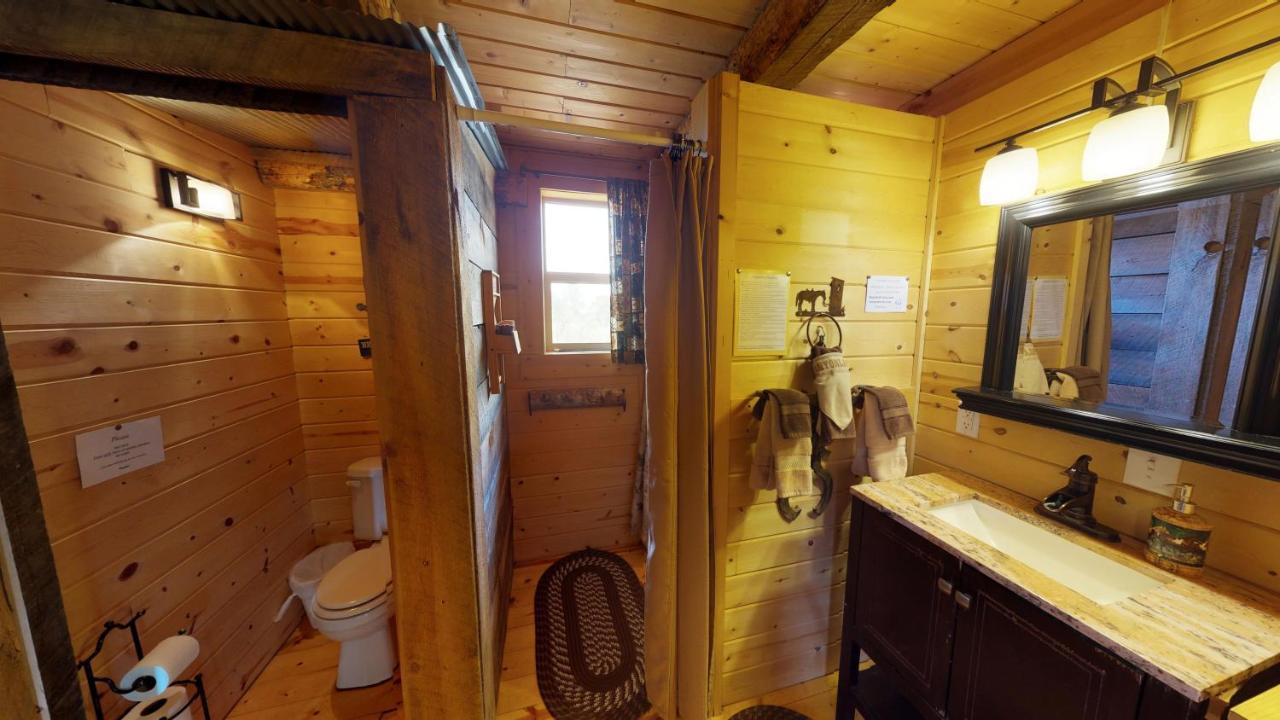 Ranch Mountain Cabin, Stunning! Campfire, Hiking Holiday home *