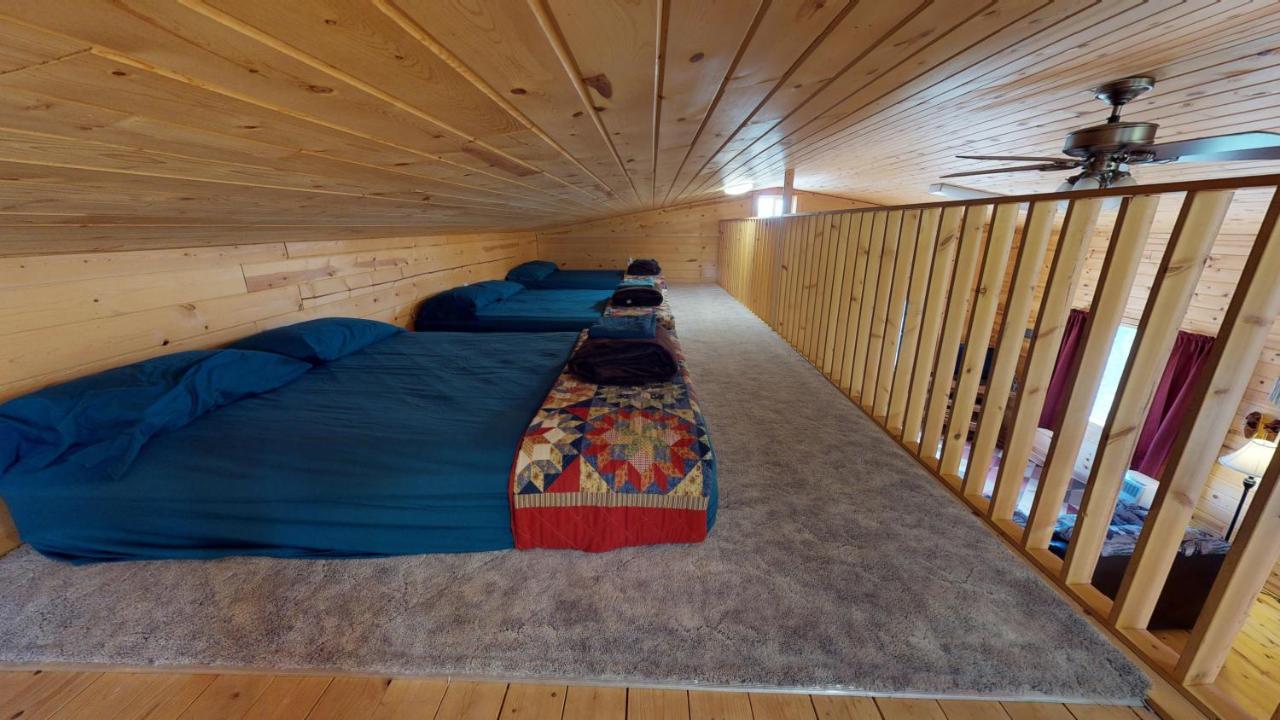 Ranch Mountain Cabin, Stunning! Campfire, Hiking Holiday home *